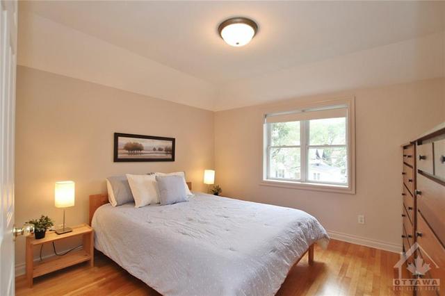 22 Gould St, House detached with 3 bedrooms, 2 bathrooms and 4 parking in Ottawa ON | Image 20