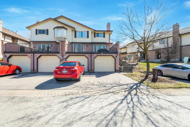 6 - 236 Kingswood Dr, Townhouse with 3 bedrooms, 3 bathrooms and 2 parking in Kitchener ON | Image 1