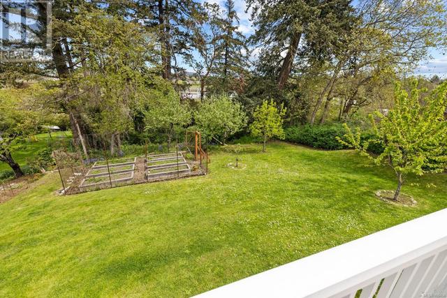 4075 Grange Rd, House detached with 3 bedrooms, 2 bathrooms and 5 parking in Saanich BC | Image 34