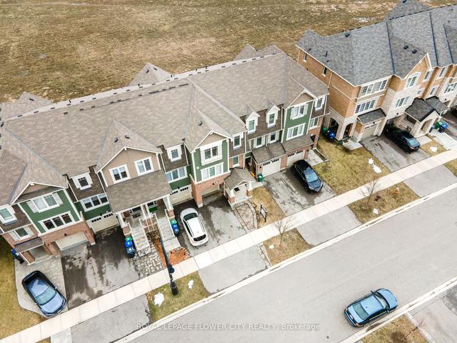 70 Bannister Cres, House attached with 3 bedrooms, 3 bathrooms and 2 parking in Brampton ON | Image 12