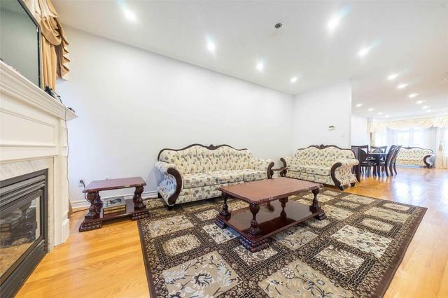 44 Moderna Dr, House detached with 4 bedrooms, 3 bathrooms and 4 parking in Vaughan ON | Image 5