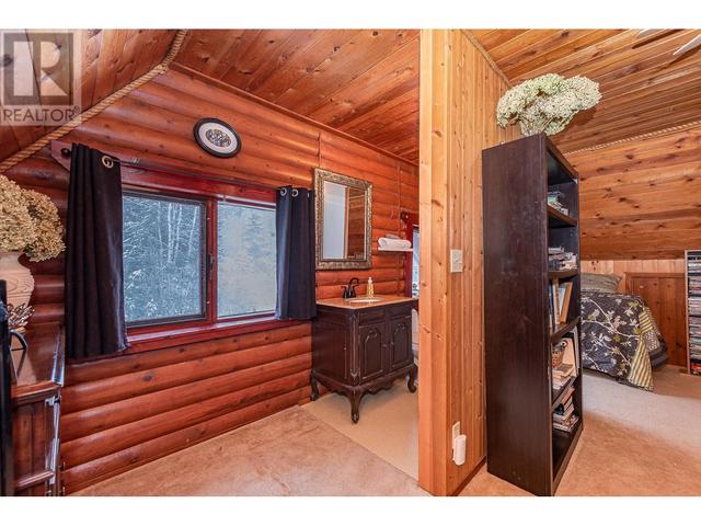 2370 Trans Canada Highway, House detached with 2 bedrooms, 1 bathrooms and 20 parking in Columbia Shuswap E BC | Image 27