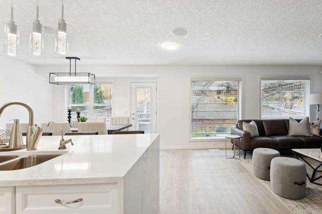 12431 Crestmont Blvd Sw, House detached with 4 bedrooms, 3 bathrooms and 4 parking in Calgary AB | Image 7