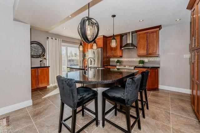 614 Coppercroft Crt, House detached with 5 bedrooms, 3 bathrooms and 6 parking in Waterloo ON | Image 3