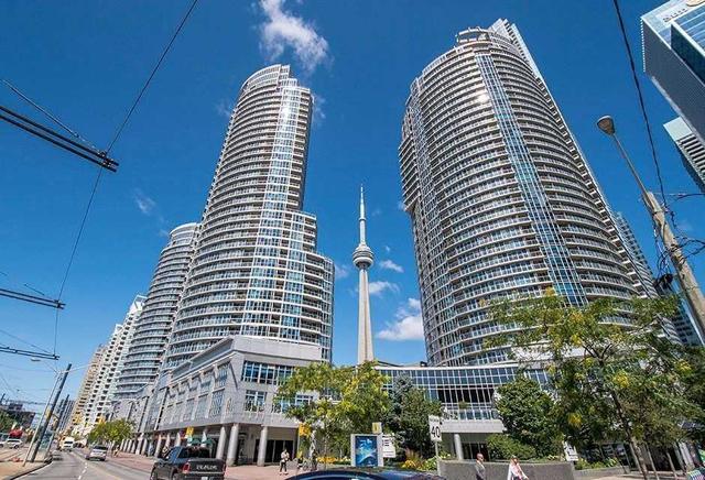 1204 - 8 York St, Condo with 1 bedrooms, 1 bathrooms and 0 parking in Toronto ON | Image 9