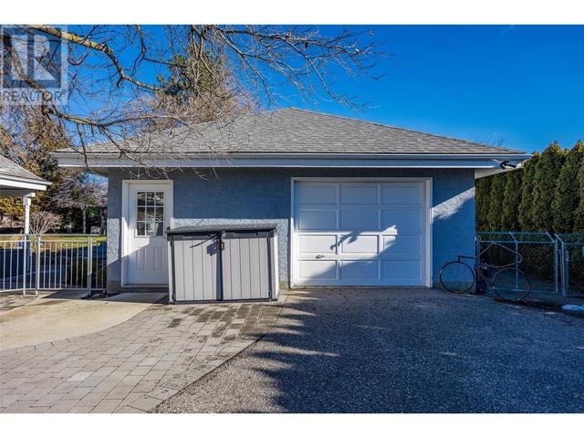 1610 Highland Dr N, House detached with 4 bedrooms, 2 bathrooms and 2 parking in Kelowna BC | Image 21