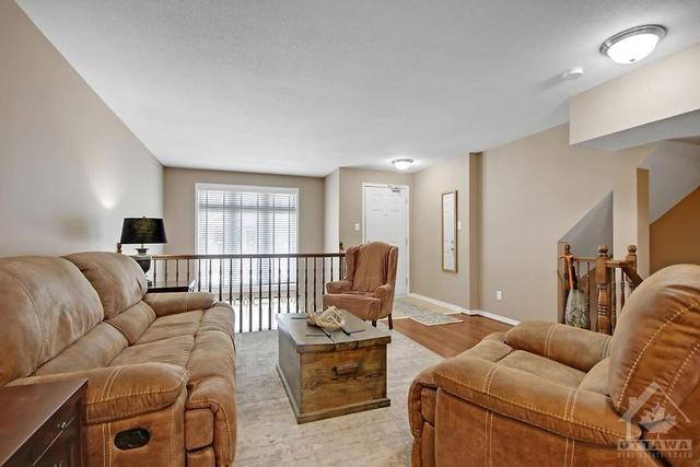 558 Reardon Private, House attached with 2 bedrooms, 2 bathrooms and 1 parking in Ottawa ON | Image 4