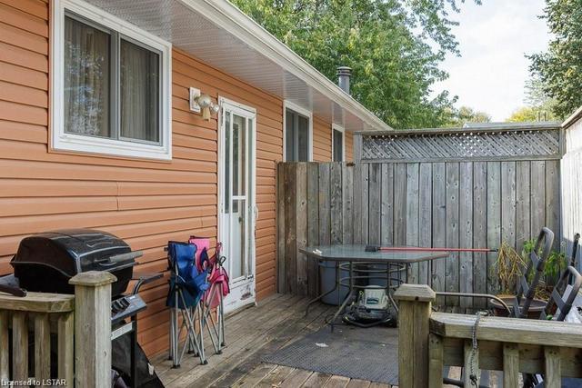20 Edgemere Cres, House semidetached with 3 bedrooms, 2 bathrooms and 2 parking in London ON | Image 4