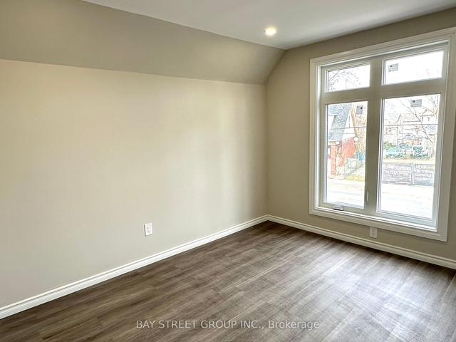 1184 King St E, House detached with 3 bedrooms, 2 bathrooms and 1 parking in Hamilton ON | Image 13
