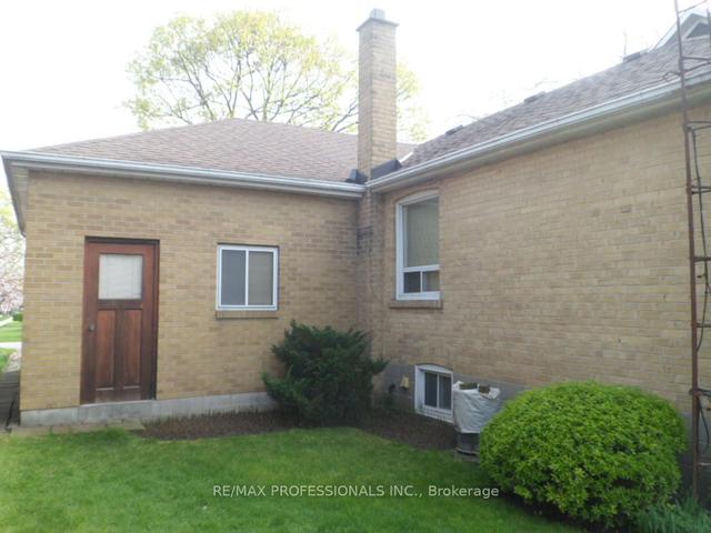 12 Athol Ave, House detached with 3 bedrooms, 2 bathrooms and 5 parking in Toronto ON | Image 2