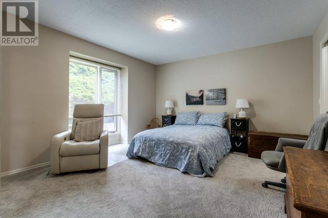 2226 Golf Course Dr, House attached with 2 bedrooms, 2 bathrooms and 2 parking in West Kelowna BC | Image 23