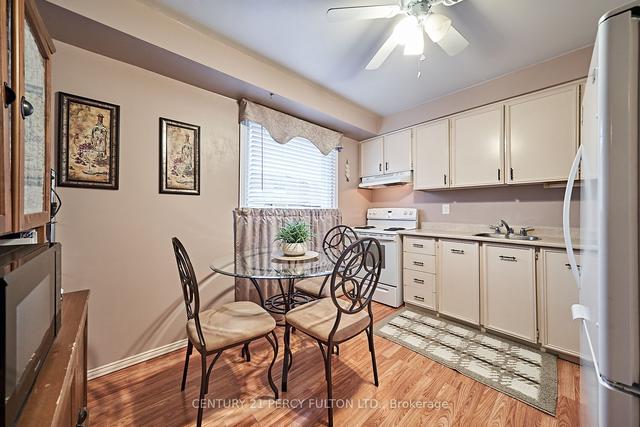 44 - 222 Pearson St, Townhouse with 4 bedrooms, 2 bathrooms and 2 parking in Oshawa ON | Image 2