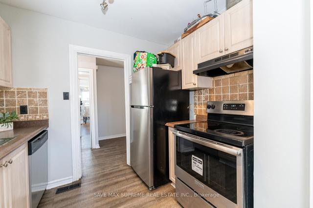 29 Town House Cres N, Townhouse with 3 bedrooms, 2 bathrooms and 1 parking in Brampton ON | Image 7