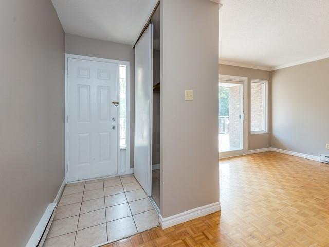 229 Milestone Cres, Condo with 3 bedrooms, 2 bathrooms and 1 parking in Aurora ON | Image 1
