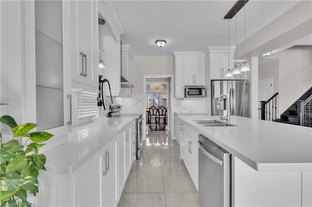 22 Morris St, House detached with 6 bedrooms, 4 bathrooms and 4 parking in Brant ON | Image 9