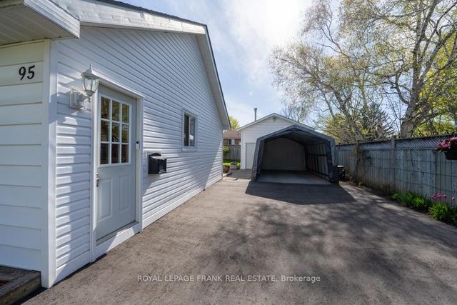 95 Adelaide St N, House detached with 3 bedrooms, 2 bathrooms and 10 parking in Kawartha Lakes ON | Image 36