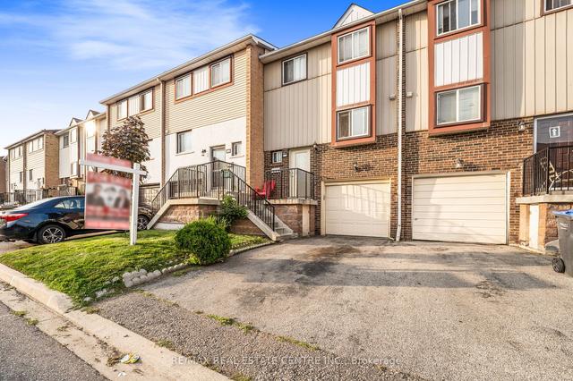 93 Moregate Cres, Townhouse with 3 bedrooms, 3 bathrooms and 2 parking in Brampton ON | Image 12