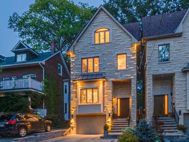 221 Willow Ave, House detached with 4 bedrooms, 5 bathrooms and 1 parking in Toronto ON | Image 1