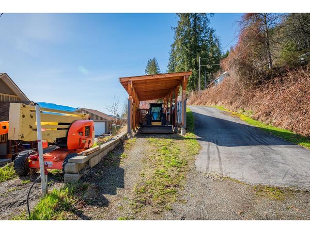 3558 Sprague St, House detached with 3 bedrooms, 4 bathrooms and null parking in Central Kootenay D BC | Image 38
