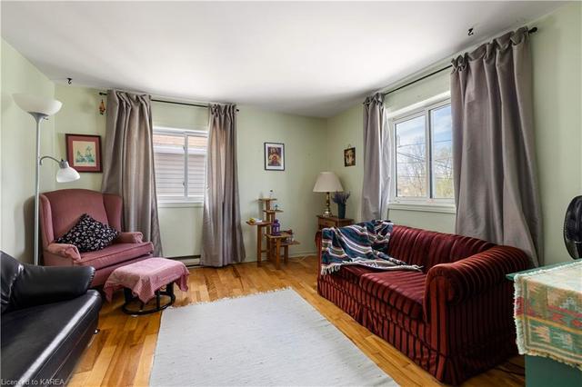 130 James St, House detached with 4 bedrooms, 2 bathrooms and 3 parking in Kingston ON | Image 6