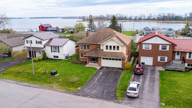 7 Harbourview Cres, House detached with 4 bedrooms, 3 bathrooms and 6 parking in Prince Edward County ON | Image 1