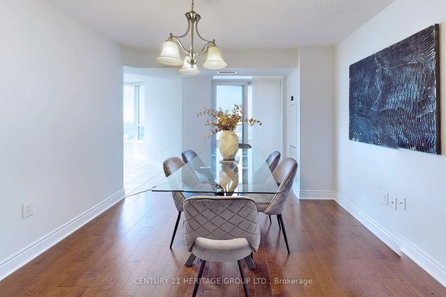 1627 - 500 Doris Ave, Condo with 3 bedrooms, 3 bathrooms and 1 parking in Toronto ON | Image 2