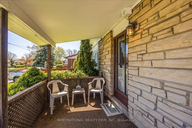 560 Tennyson Ave, House detached with 4 bedrooms, 2 bathrooms and 5 parking in Oshawa ON | Image 12