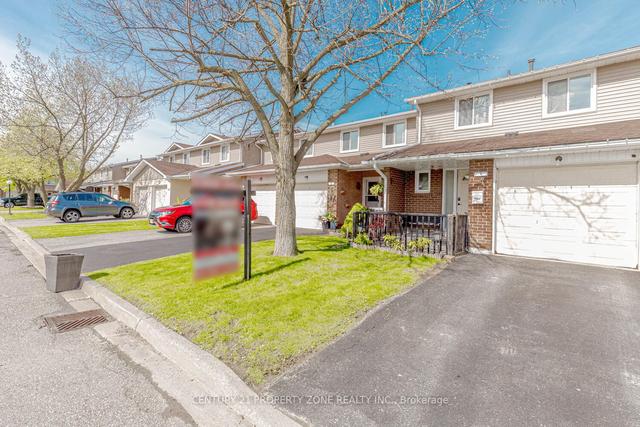 4 Carisbrooke Ct, Townhouse with 3 bedrooms, 3 bathrooms and 2 parking in Brampton ON | Image 1