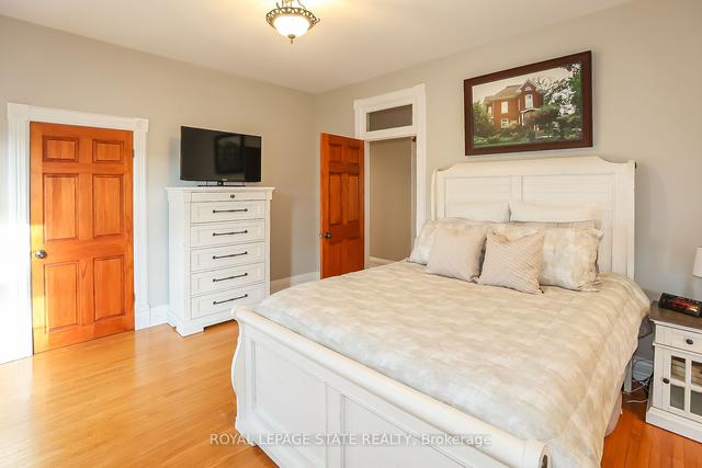 104 Main St E, House detached with 5 bedrooms, 3 bathrooms and 14 parking in Grimsby ON | Image 8