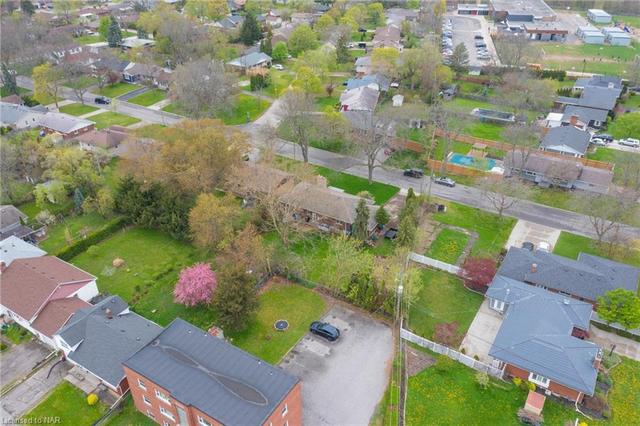 25 Masterson Dr, House detached with 4 bedrooms, 2 bathrooms and 4 parking in St. Catharines ON | Image 27