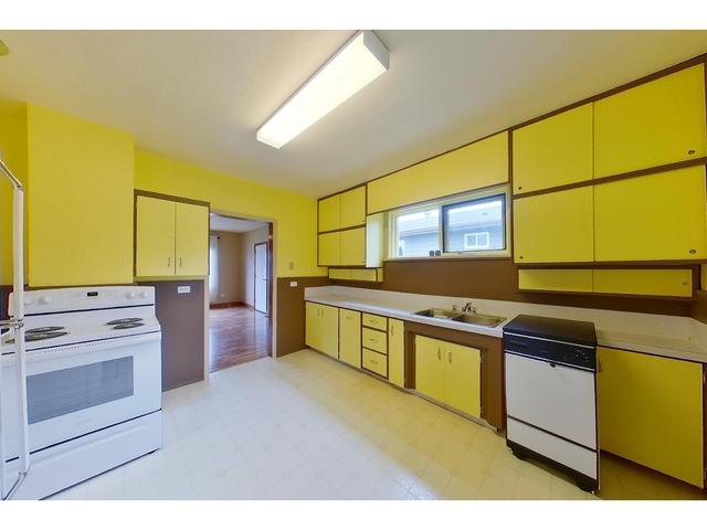 39 14th Ave S, House detached with 2 bedrooms, 1 bathrooms and null parking in Cranbrook BC | Image 14