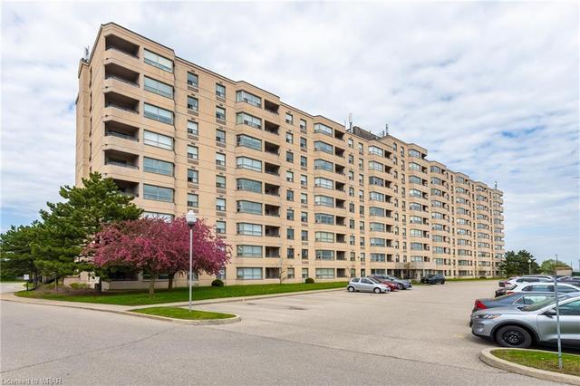 111 - 200 Jamieson Pky, House attached with 2 bedrooms, 1 bathrooms and 1 parking in Cambridge ON | Image 1