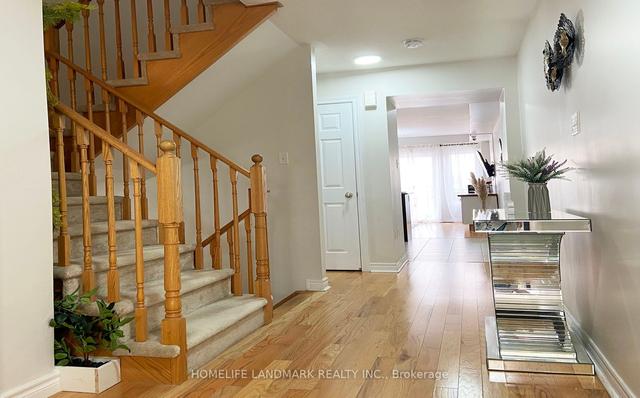 46 Kawneer Terr, House attached with 5 bedrooms, 4 bathrooms and 2 parking in Toronto ON | Image 7