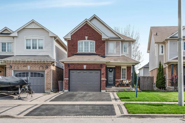 27 Laprade Sq, House detached with 3 bedrooms, 4 bathrooms and 3 parking in Clarington ON | Image 1