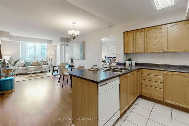 2507 - 18 Parkview Ave, Condo with 2 bedrooms, 2 bathrooms and 1 parking in Toronto ON | Image 3
