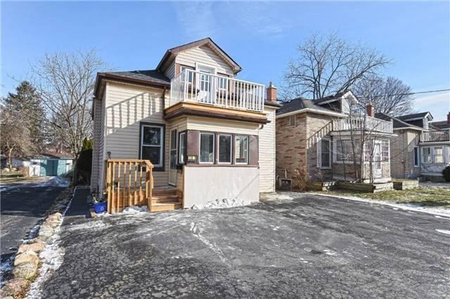 209 Dundas St N, House detached with 4 bedrooms, 2 bathrooms and 3 parking in Cambridge ON | Image 1