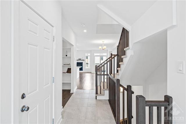 661 Rathburn Lane, Townhouse with 3 bedrooms, 3 bathrooms and 2 parking in Ottawa ON | Image 5