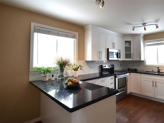 10 Hopkins Rd, House detached with 3 bedrooms, 3 bathrooms and 3 parking in Barrie ON | Image 4