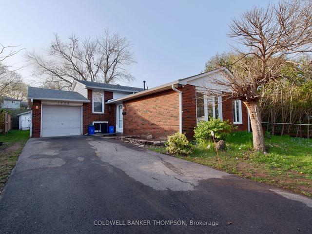 1286 Landfair Cres, House detached with 3 bedrooms, 2 bathrooms and 5 parking in Oakville ON | Image 1