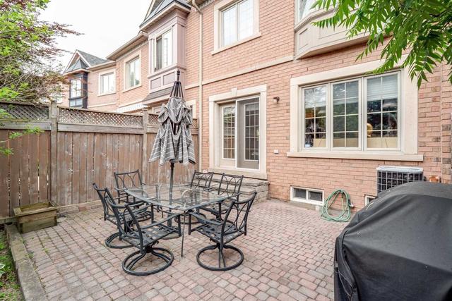 128 Kingsbridge Cir, House attached with 3 bedrooms, 3 bathrooms and 3 parking in Vaughan ON | Image 16
