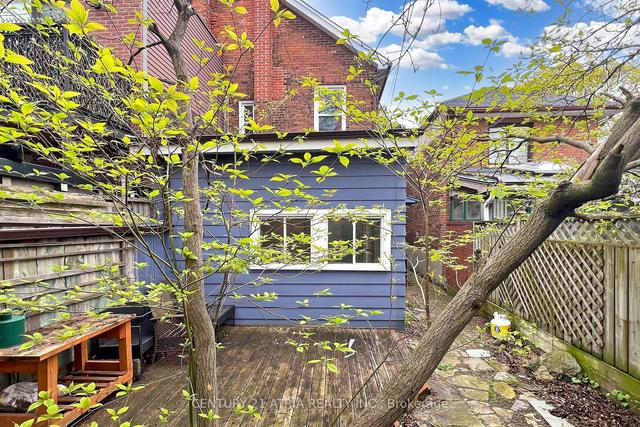 498 Manning Ave, House semidetached with 2 bedrooms, 2 bathrooms and 2 parking in Toronto ON | Image 29