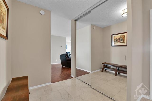 1105 - 1285 Cahill Dr, Condo with 3 bedrooms, 2 bathrooms and 2 parking in Ottawa ON | Image 3
