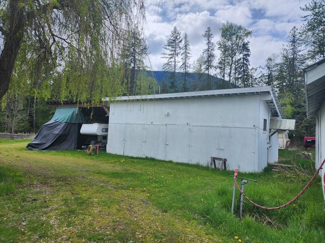 574 Mccormack Rd, House detached with 0 bedrooms, 0 bathrooms and null parking in Central Kootenay K BC | Image 29