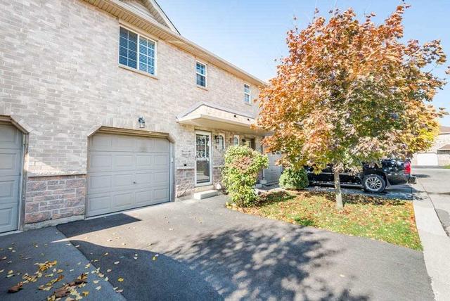 9 - 39 Pinewoods Dr, Townhouse with 3 bedrooms, 2 bathrooms and 2 parking in Hamilton ON | Image 1