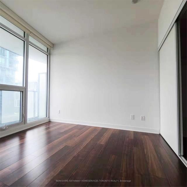 512 - 90 Queens Wharf Rd, Condo with 1 bedrooms, 1 bathrooms and 1 parking in Toronto ON | Image 6