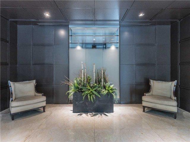 1101 - 18 Yorkville Ave, Condo with 1 bedrooms, 1 bathrooms and 1 parking in Toronto ON | Image 3
