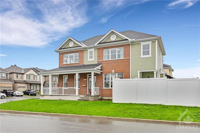 332 Meadowbreeze Dr, House detached with 3 bedrooms, 3 bathrooms and 5 parking in Ottawa ON | Image 2