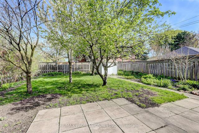 1 Winslow St, House detached with 3 bedrooms, 3 bathrooms and 3 parking in Toronto ON | Image 13