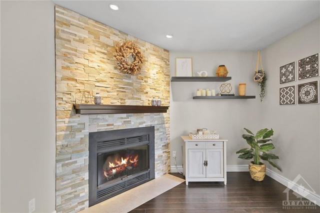 21 Woodpark Way, Townhouse with 3 bedrooms, 2 bathrooms and 3 parking in Ottawa ON | Image 11