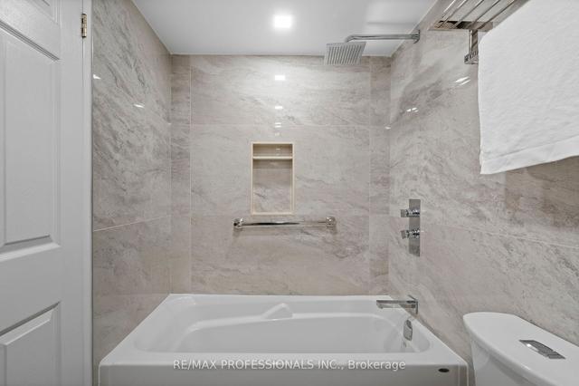 1512 - 100 Quebec Ave, Condo with 3 bedrooms, 2 bathrooms and 2 parking in Toronto ON | Image 18
